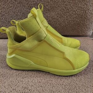 Women's puma slip on gym shoes yellow size 7